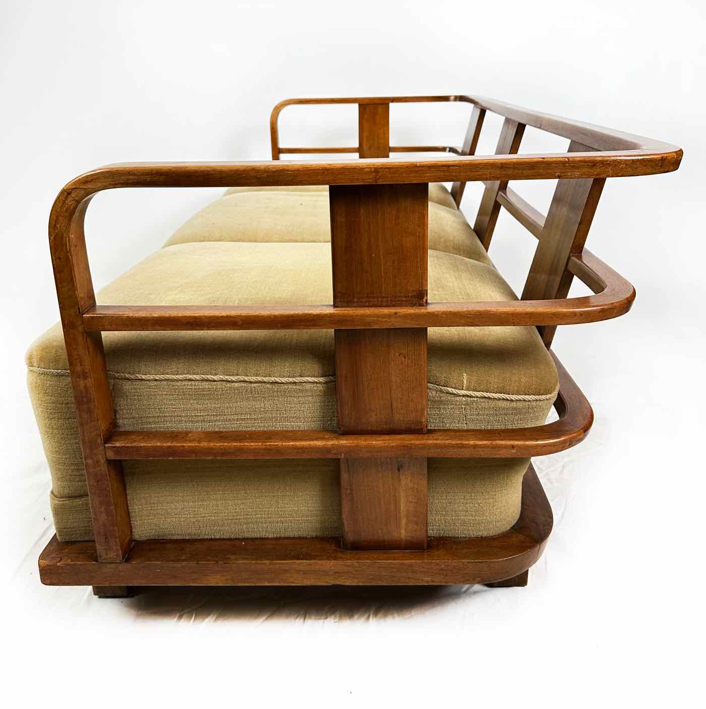 Lajos-Kozmas-3er-Sofa Seite ohne Kissen